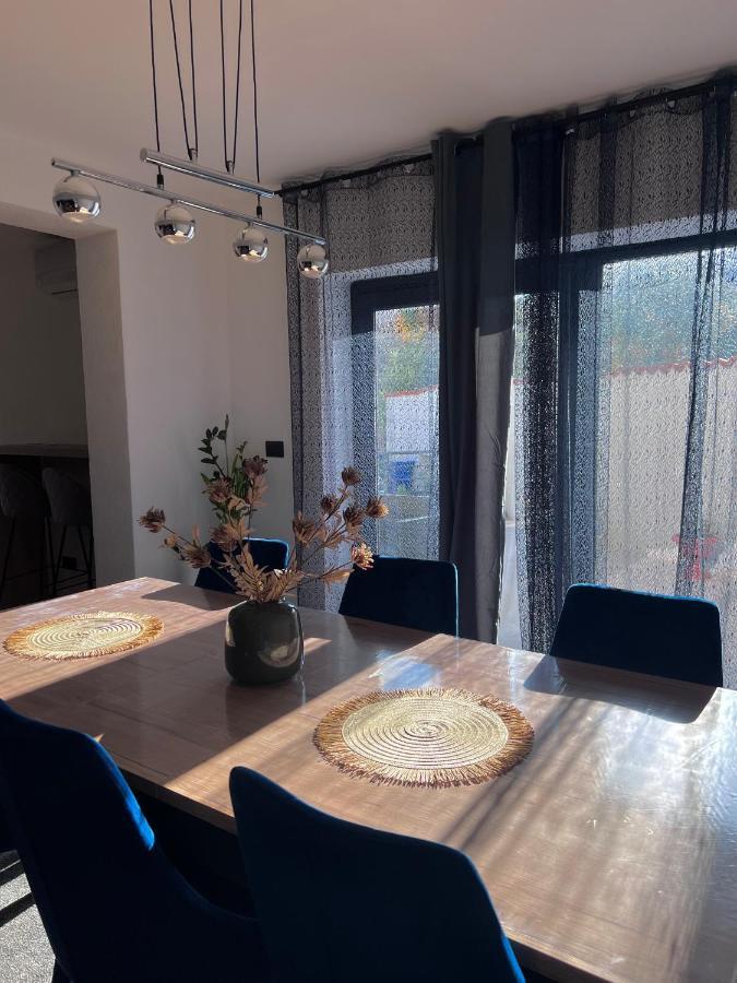 Betty Apartments Borik - Whole Ground Floor Rovinj Exteriör bild