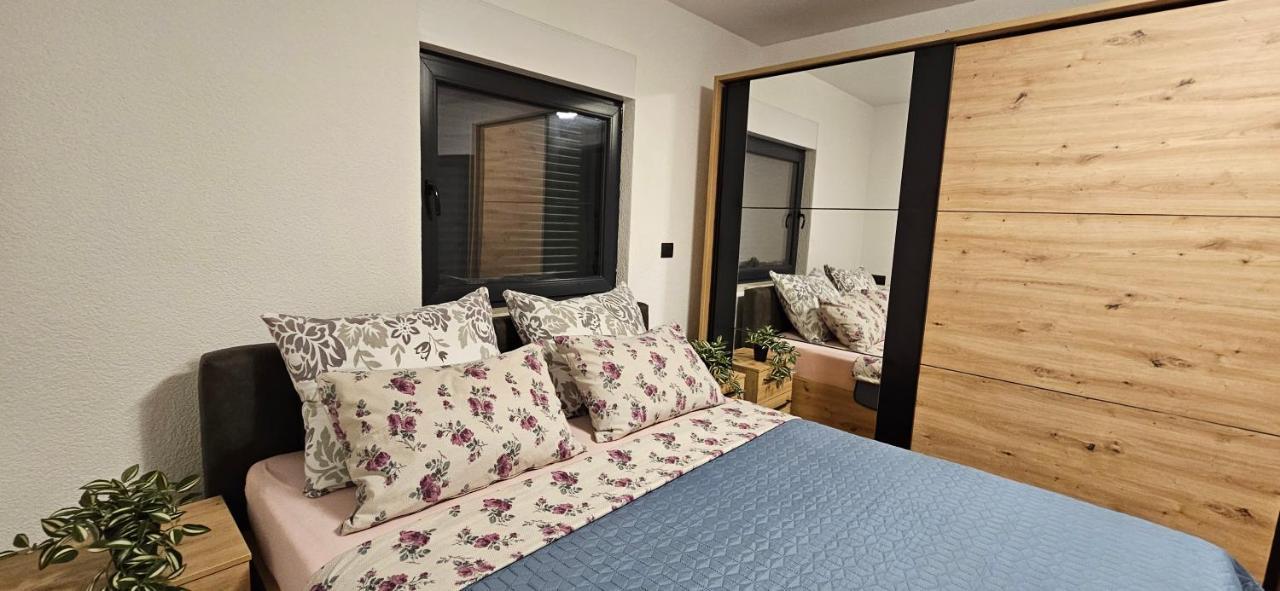 Betty Apartments Borik - Whole Ground Floor Rovinj Exteriör bild