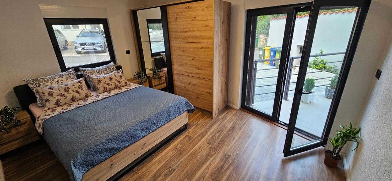 Betty Apartments Borik - Whole Ground Floor Rovinj Exteriör bild